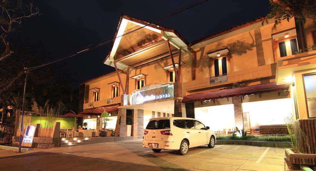 Syailendra Hotel Syariah Jepara Esterno foto